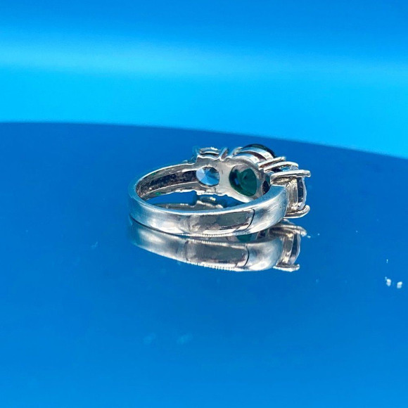 Vintage Sterling Silver and Cubic Zirconia Ring - Picture 5 of 10